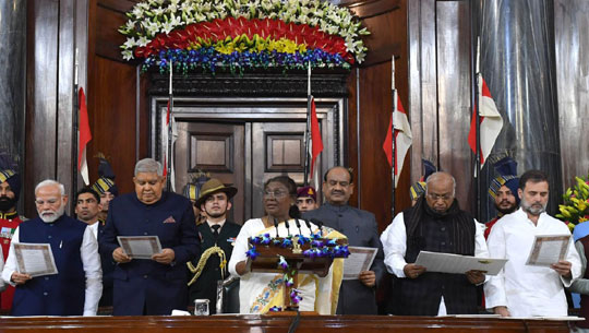 President Droupadi Murmu Leads Preamble Reading on Constitution Day at Samvidhan Sadan