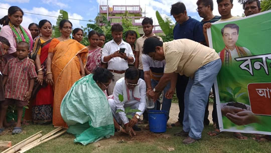 Mayor urges all to plant one tree in name of their mother
