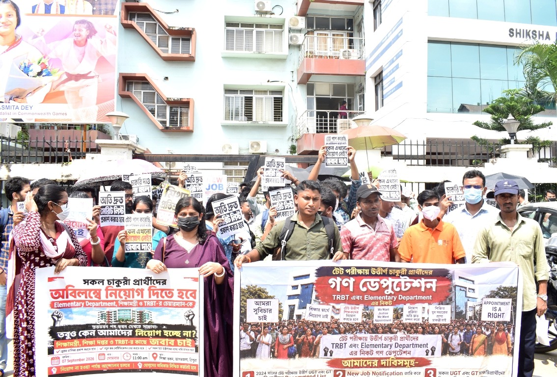 TET Qualifiers Stage Protest, Demand Combined Recruitment
