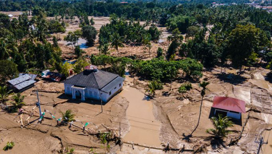 Indonesia Floods Claim 442 Lives; Over 400 Still Missing as Rescue Efforts Intensify