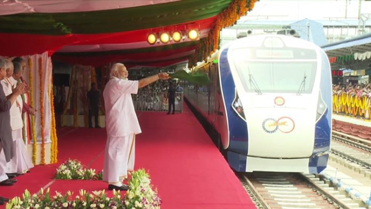 PM Modi flags off Vande Bharat Express for Kerala along with several development projects