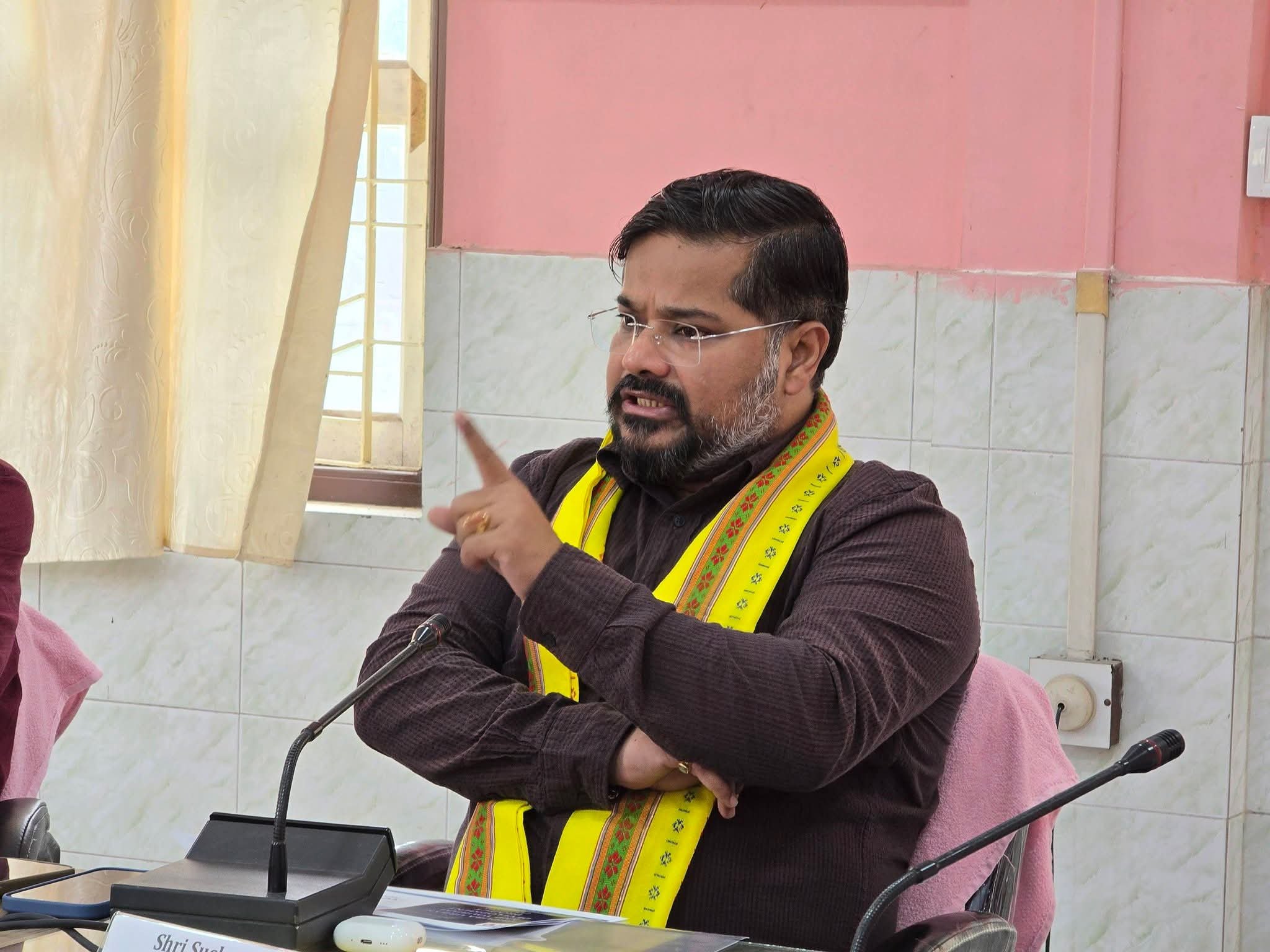 Sushanta Chowdhury Reviews Civic Pro
