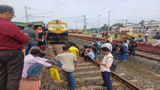Passengers block overcrowded Train a