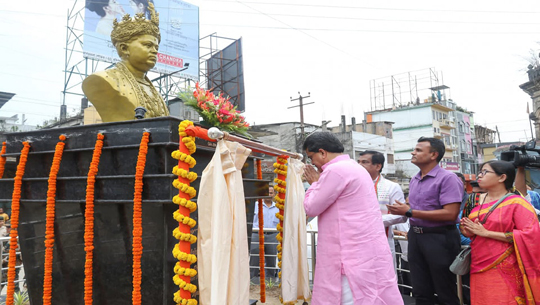 CM Dr. Manik Saha unveils statue of Tripura king on Agartala’s zero-point milestone