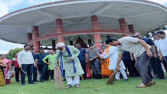 Biplab Kumar Deb Leads Cleanliness Drive at Chaturdasha Devata Temple on PM Modi’s Birthday