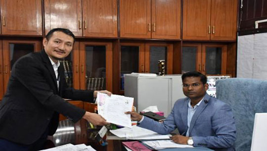 Nagaland: Independent Candidate Hayithung Tungoe Lotha files nomination for LS Poll
