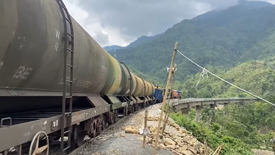 Train carrying fuel wagon to reach D