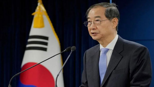 S. Korea prosecutors seek arrest of ex-PM Han over martial law