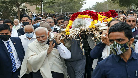 Last rites of Prime Minister Modi's mother Heeraben performed at Gandhinagar