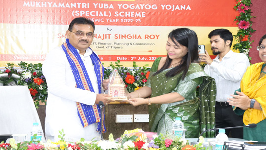 IT Minister launches Mukhya Mantri Yuva Yogayog Yojana special scheme