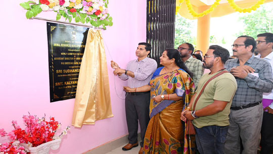 Minister Sudhangshu Das inaugurates new pig breeding farm 