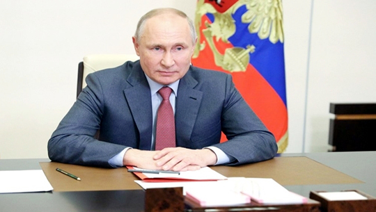 Russian President Vladimir Putin orders ceasefire in Uk