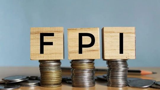 FPIs withdraw Rs 17,900 Cr from Indian equitie markets in August so far
