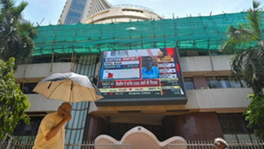 Nifty falls 112 points, sensex slips as midcap and smallcap drop 1.5%