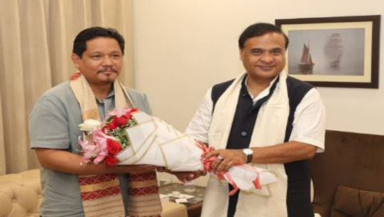 Assam, Meghalaya Chief Ministers Meet in Guwahati to Strengthen Ties and Address Border Issues