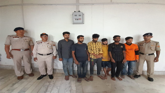 5 Bangladeshi nationals, 1 Indian tout detained