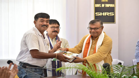 Agri minister Ratan Lal Nath unveils