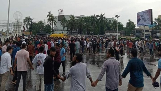 Minority Bangladeshi Hindus stage massive protest in Bangladesh for second consecutive day