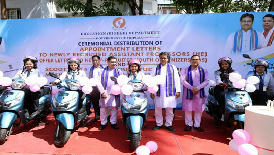 152 Meritorious Students Receive Sco