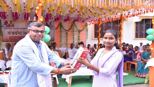 Minister Ratan Lal Nath felicitates Madhyamik, HS pass out students in Mohanpur