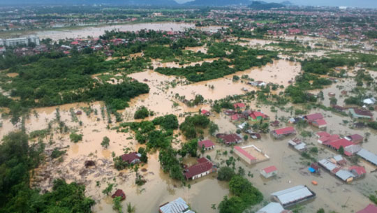 Deadly Floods and Landslides Hit Indonesia’s Sumatra