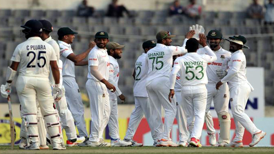 2nd Test, Day 3: India 45/4 in 2nd innings against Bangladesh at stumps, need 100 runs to win