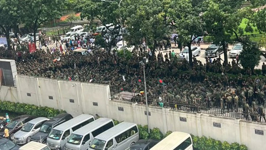 Bangladesh Ansar forces blockade Dhaka Secretariat