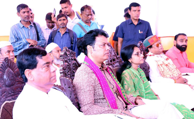 Biplab Kumar Deb Joins Booth Workers to Listen to PM Modi’s Mann Ki Baat