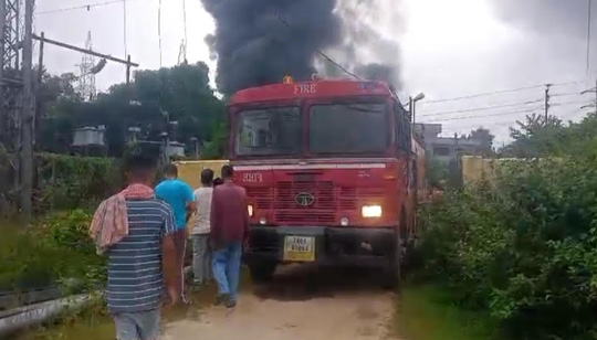 Massive Fire Erupts at Udaipur Banduar Power House, Panic Among Residents