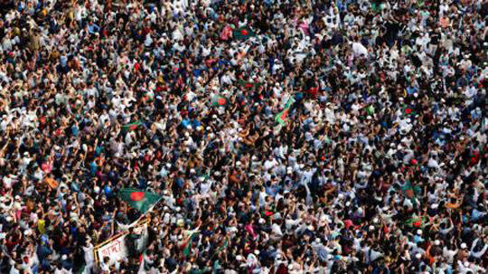 Bangladesh Buries Youth Activist Osman Hadi Amid Tight Security