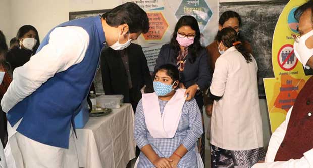 Chief Minister inspects special COVID vaccination centers in Gomati district
