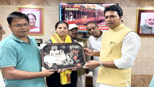 Biplab Kumar Deb Congratulates Richa Ghosh and Indian Women’s Cricket Team on World Cup Triumph