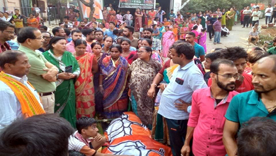 Tension gripped along Agartala VIP road after BJP workers protest alleged killing of senior party worker