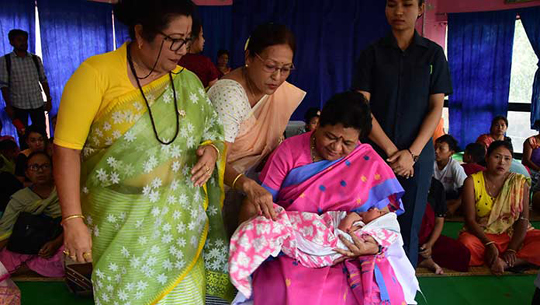 Manipur: Governor Anusuiya Uikey visits relief camp at Youth Hostel in Imphal district